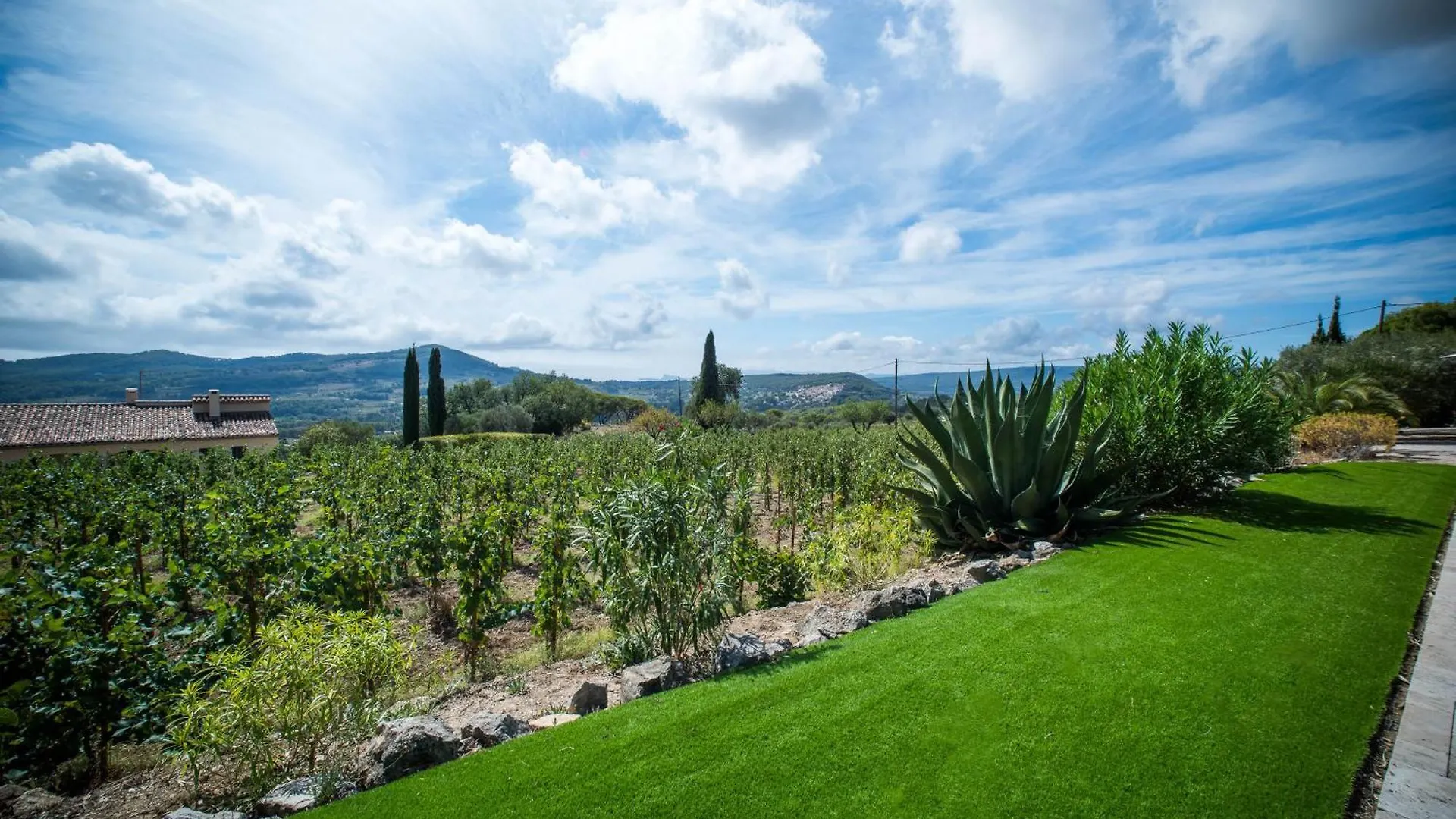 Villa Ma Cardaline Avec Piscine Et Vue Mer Avec 3 Chambres Pour 6 Personnes Classe 3 Etoiles Le Castellet  0*, Le Castellet (Var) France