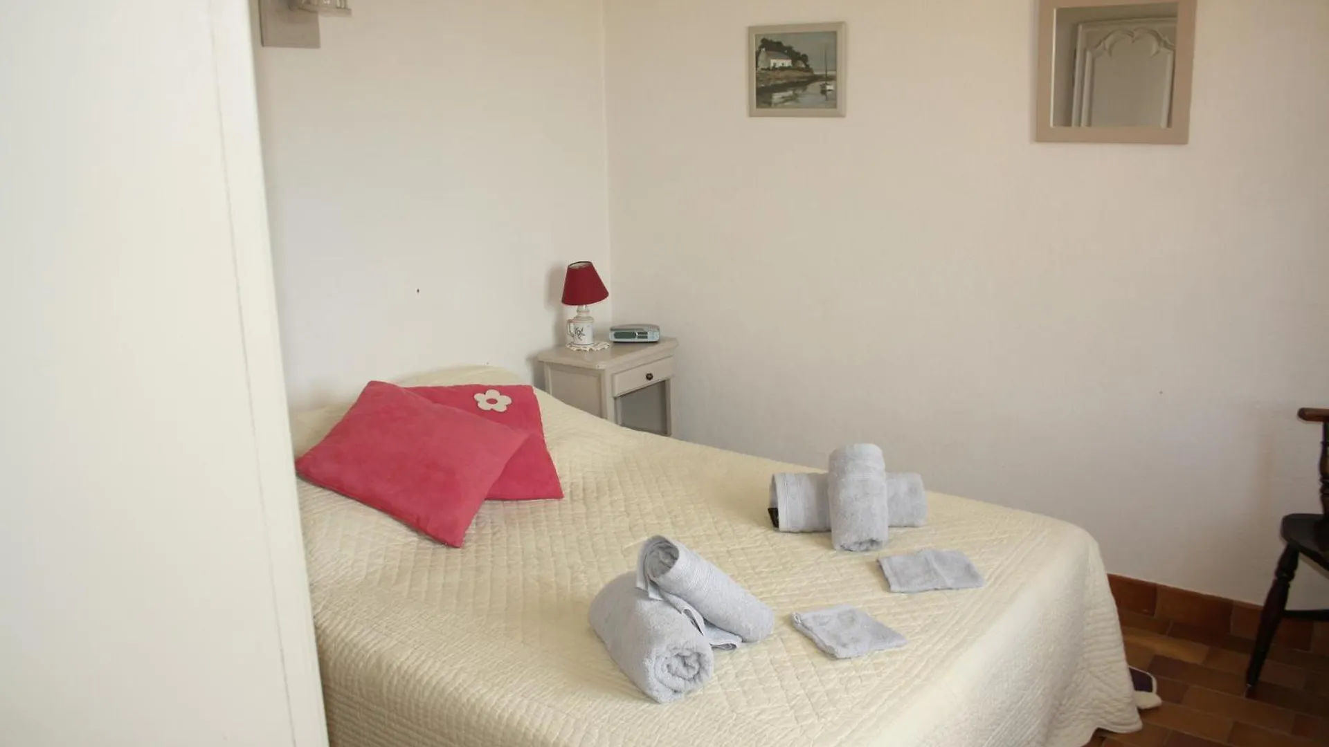 Villa Ma Cardaline Avec Piscine Et Vue Mer Avec 3 Chambres Pour 6 Personnes Classe 3 Etoiles Le Castellet  Le Castellet (Var)
