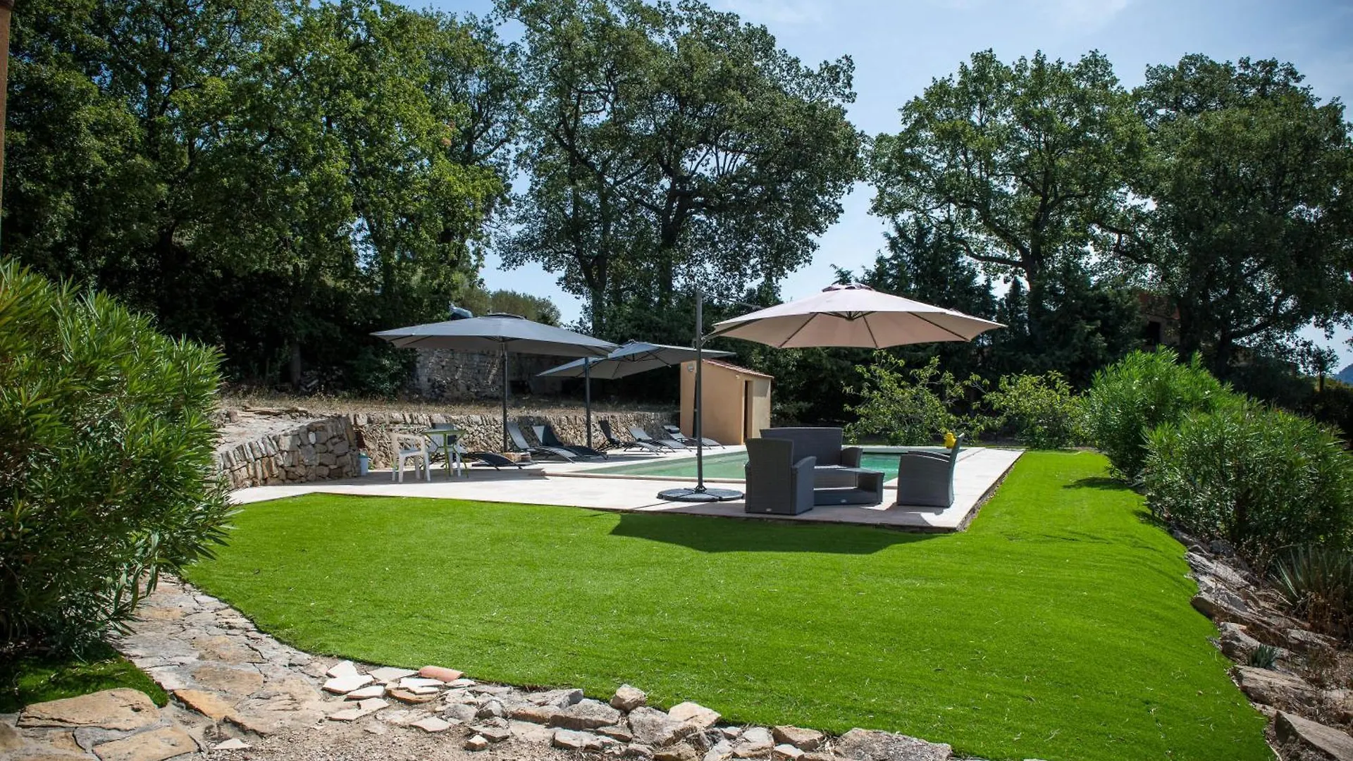 Villa Ma Cardaline Avec Piscine Et Vue Mer Avec 3 Chambres Pour 6 Personnes Classe 3 Etoiles Le Castellet  Le Castellet (Var)