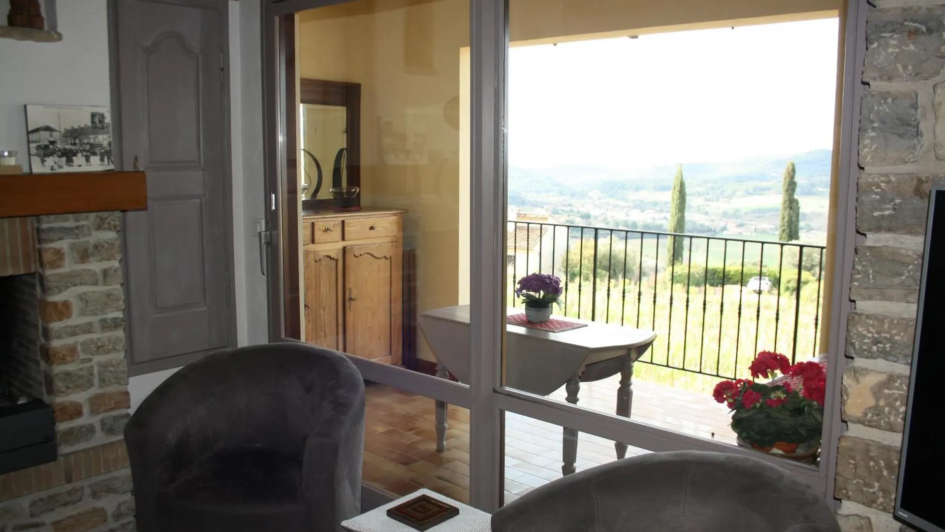 Villa Ma Cardaline Avec Piscine Et Vue Mer Avec 3 Chambres Pour 6 Personnes Classe 3 Etoiles Le Castellet  0*, Le Castellet (Var)